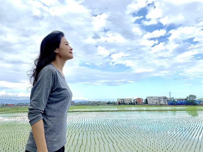 方季惟日前赴宜蘭拍戲。（尚時代文創娛樂工作室提供）