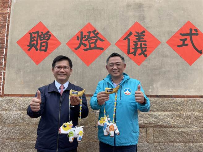 今天下午赠灯仪式在国定古蹟怡谷堂举行，由交通部长林佳龙和金门县长杨镇浯共同主持。（金门县府观光处提供）