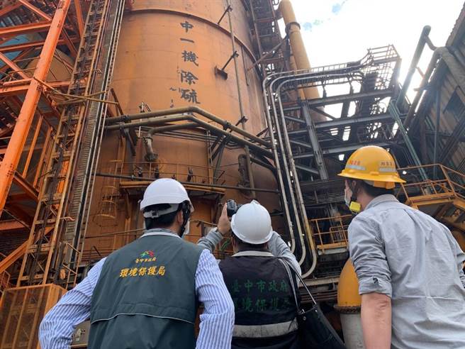 中部地区空气品质不良，台中市环保局派员进驻台中火力发电厂、中龙钢铁等大型固定污染源稽查。（环保局提供／林欣仪台中传真）