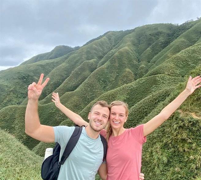 美籍网红莫彩曦和老公Adam（李晓龙）经营YouTube频道，短短几年就成为订阅人数破百万的高人气YouTuber。(图/ 摘自莫彩曦IG)