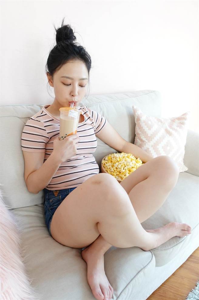 勇兔坦言私下超爱吃零食，有次等戏时还吃掉5包洋芋片。（厂商提供）