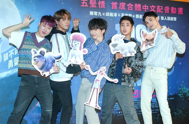 赖晏驹（左起）、陈零九、邱锋泽、娄峻硕、黄伟晋今出席《100％小狼人》首映会。（粘耿豪摄）