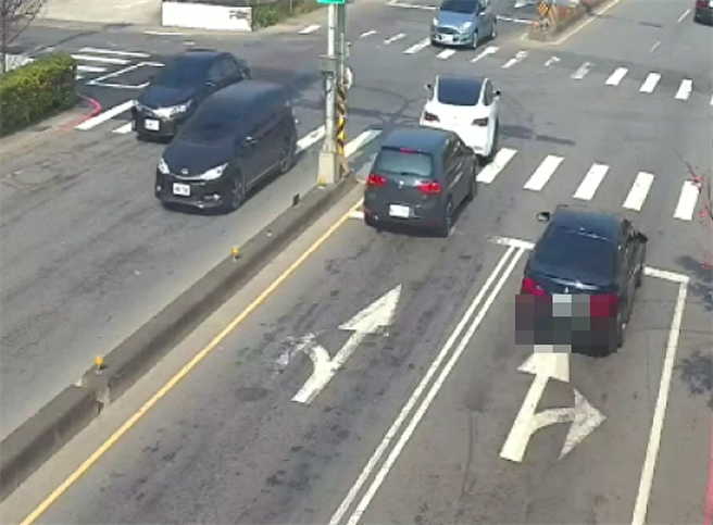 八德年前掳人案，检警逮11人，其中4人妨害自由收押禁见，图为被害人遭跟车。(翻摄照片／蔡依珍桃园传真)