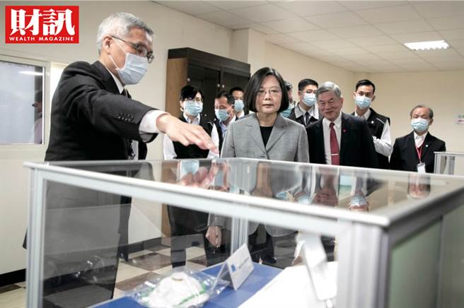 敏成股价从300多元下杀只剩高峰期的12％... 出了什么问题。(图/财讯提供)