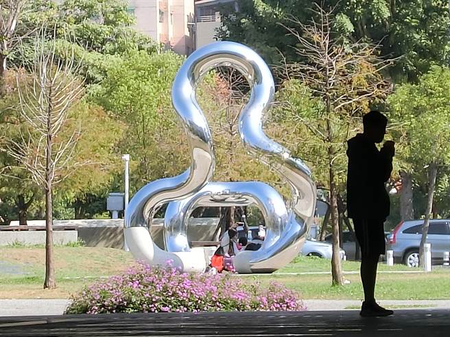 位在台中市的国立公共资讯图书馆，2014年获国际图书馆协会（IFLA）将国资图登录在「此生必去的1001座图书馆」名单。（卢金足摄）