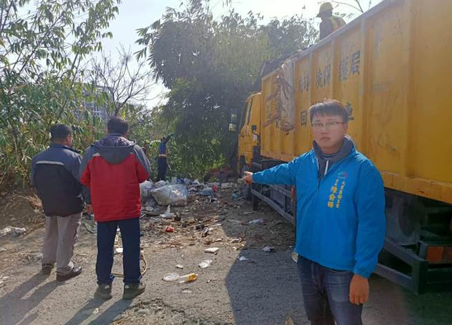 旱溪畔树王桥至中投公路桥下河川地，民眾发现被堆积疑是回收或垃圾等物，造成环境脏乱，树王里长陈俞桦指出，已对行为人连续开罚，清理乾净后，盼里民一起监督。（陈俞桦提供／黄国峰台中传真）