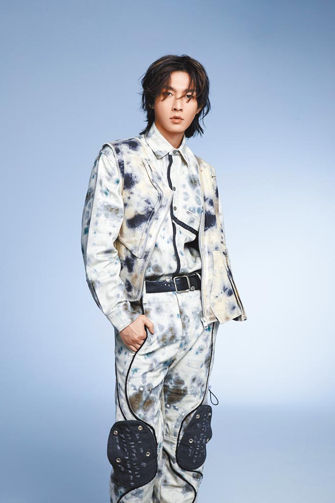 炎亚纶推出新专辑，亲自设计多款互动小游戏。（索尼音乐提供）