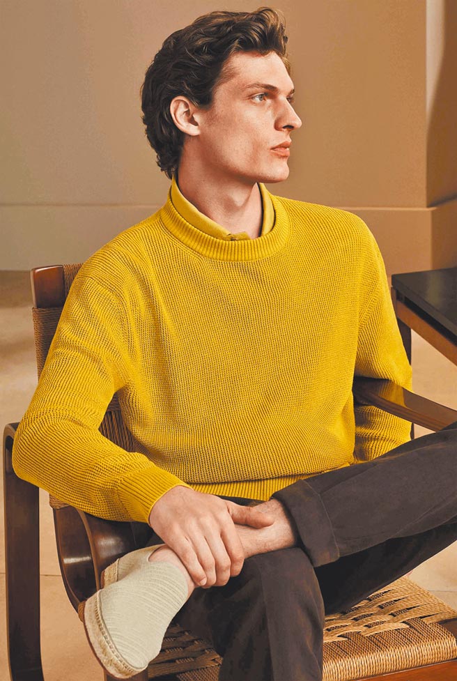 同样以义大利古城旅行为重点，强调旅行中各场域间的模糊界线，带来本季的男装重点。（Loro Piana提供）