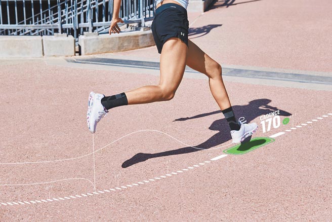 UNDER ARMOUR HOVR Infinite 3，增加30％HOVR缓衝层，3980元起。（UA提供）