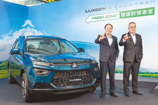 后疫情时代，民眾愈发重视健康生活，纳智捷与鸿华先进携手推出「LUXGEN FRESH ZONE+健康对策」，同时为了庆祝纳智捷元月URX荣获7人座SUV销售冠军，特别推出限量加量不加价的URX 7人健康旗舰款（见图），纳智捷总经理蔡文荣（左）、鸿华先进副董事长左自生（右）共同出席发表会。（纳智捷提供）