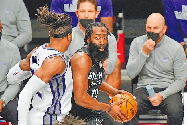 哈登轉戰籃網之後，已經繳出6場大三元演出。（美聯社）