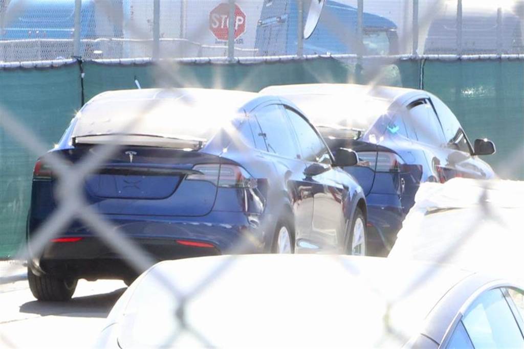 預計四月交車，但首批大改款 Model X 新車已在加州工廠出現