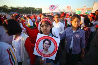 緬甸衝突情勢升高 仰光首度軍警開槍驅離示威者
