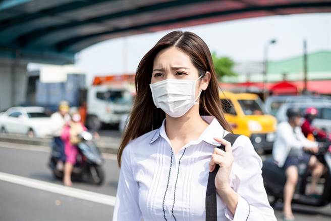 防疫、强化免疫力，维生素D怎么补？ 专家曝「3捷径」每天都能做。(示意图/常春月刊提供)