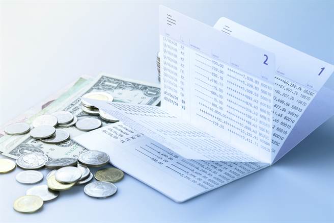 有网友好奇七年级生首段班都已迈入40岁，还有人存款没有破百的吗？不少人透露因物价飙涨，又无法开源的情况下，真的过得很辛苦。（图／示意图，达志影像）