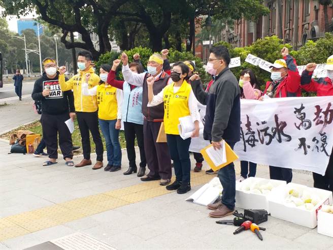 苗栗乡亲赴监院陈情坤舆案(张理国摄)