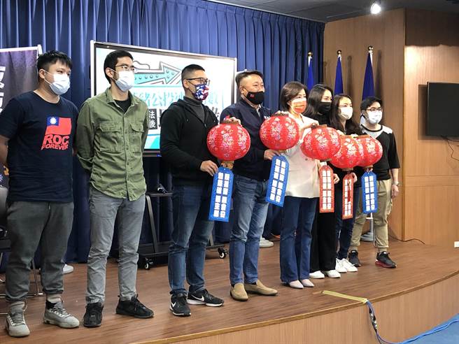 国民党今天举行「反莱猪公投连署份数，创公投法修正后最高记录」记者会。（赵婉淳摄）