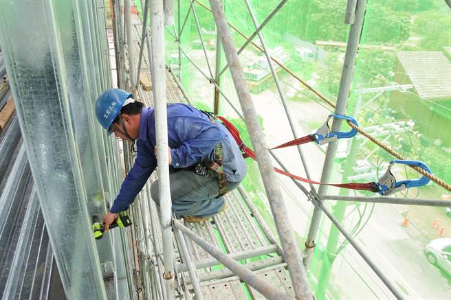 台中市府劳工局提醒，228国定假日出勤，中市府：雇主应依法给薪给假。（台中市府提供／卢金足台中传真）