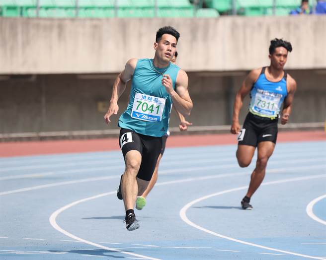 「台灣最速男」楊俊瀚今天在港都盃公開男子組200公尺預賽跑出20秒97晉級。（中華田徑協會提供）
