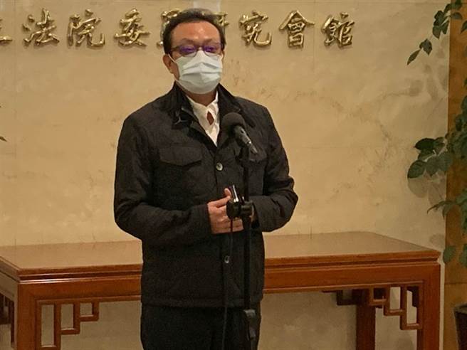 苏震清今宣布暂时退出民进党，并强调目前完全没有参选县长的想法。（林缙明摄）