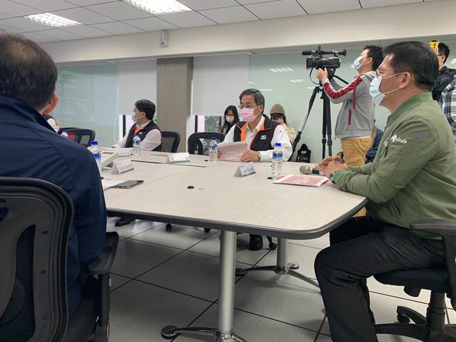 交通部長林佳龍視察坪林行控中心。（王揚傑攝）