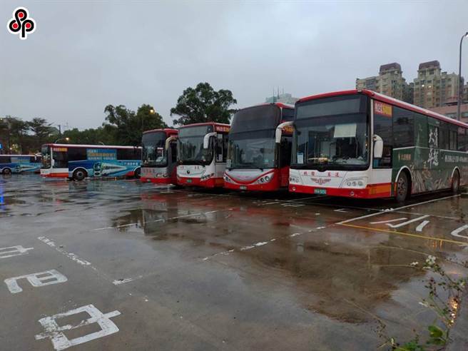 桃園客運89歲前董事長吳運豐等5人，多報購買公車總價，涉向公路總局詐領1244萬餘元補助款，遭桃園地方法院依共同詐欺取財罪判2年至1年2月不等有期徒刑，並沒收補助款。（本報資料照）