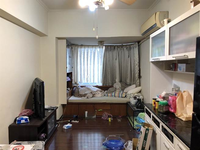 新北市三重區重安街16層樓大樓之5樓套房內部陳設。（新北分署提供／李俊淇新北傳真）