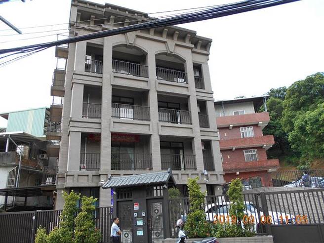 將進行拍賣的中和區興南路二段399巷內透天厝外觀。（新北分署提供／李俊淇新北傳真）