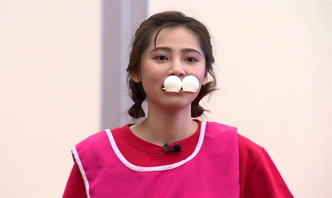 邱慧雯玩遊戲超拼命。（台視提供）