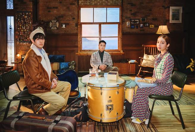 告五人释出新歌〈与海无关〉MV。（相信音乐提供）