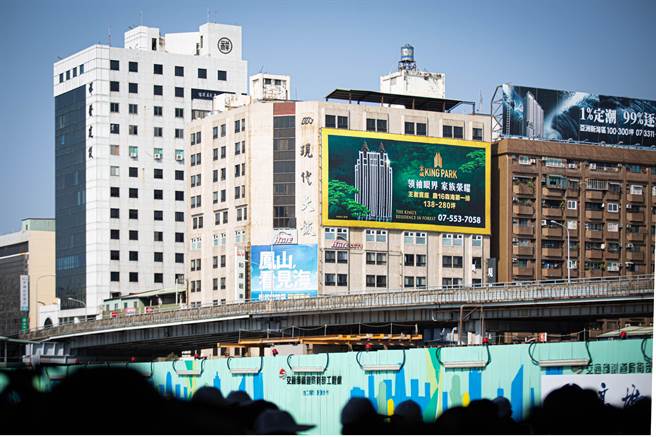 高架桥本体2个月内拆除完毕。（袁庭尧摄）