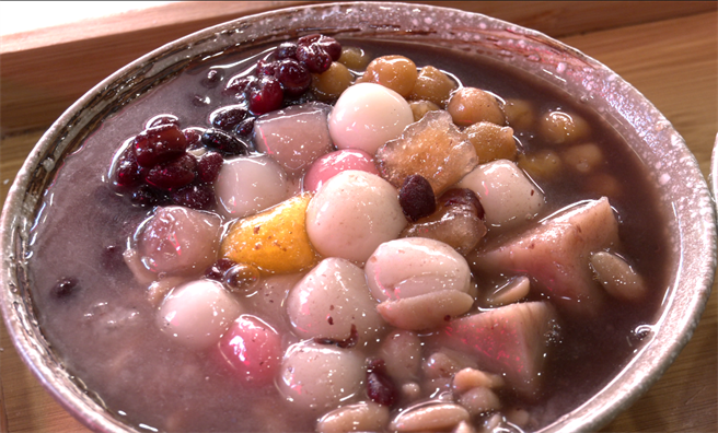 元宵节又称小过年，传统习俗上会在这天吃汤圆。(摄影/吴振煌)