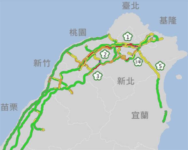 下班時間國道車潮出籠，北部都會區塞車明顯，國5則可能塞到晚間12時。（摘自高公局網站／陳祐誠傳真）