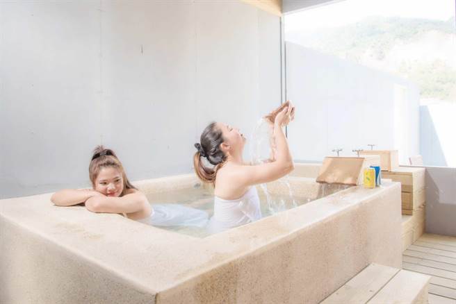 2021台湾好汤票选开跑，高市观光局为六龟不老温泉催票。（高市观光局提供／柯宗纬高雄传真）