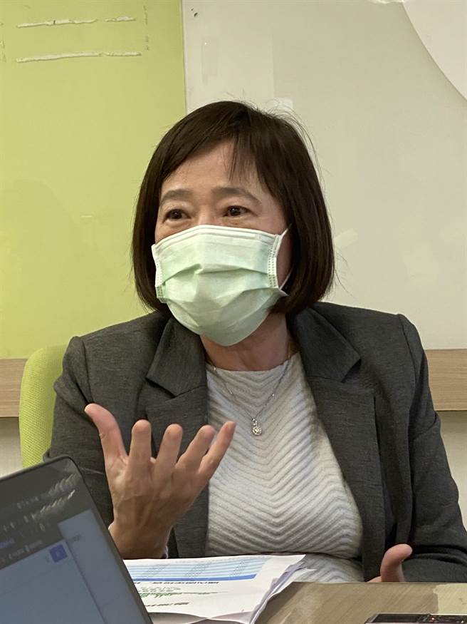 本土企业、外商加码、臺商回流三箭齐发，国发会副主委高仙桂表示，今年民间投资首度突破新台币4兆元。(洪凯音摄影)