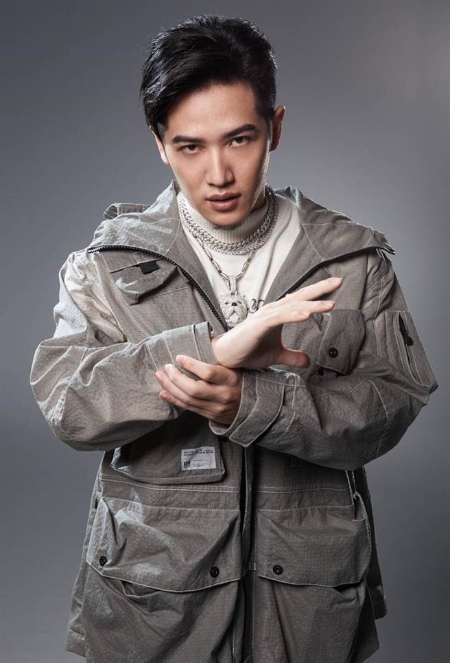 熊仔快嘴10秒念120字！爆出意外压倒粉丝致歉竟被回呛