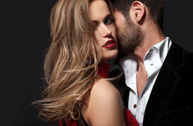 12星座中總有天生多情的星座，就有命理專欄指出，以下4星座不僅熱愛遊戲人間，更擅長享受曖昧。（圖／Shutterstock）
