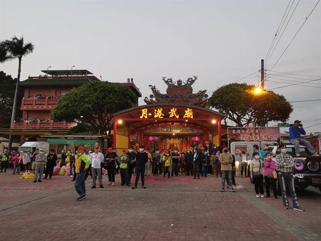 今年盐水蜂炮于武庙前集中施放。（刘秀芬摄）