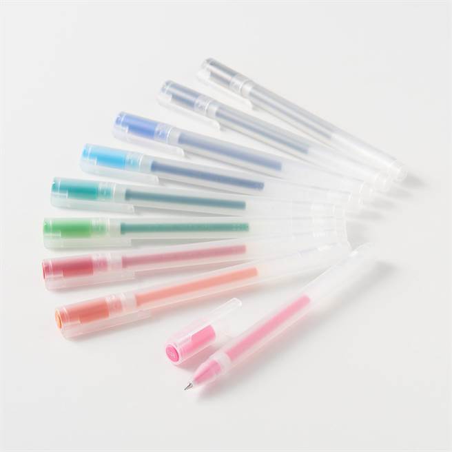 無印良品自由換芯附蓋膠墨筆(9色組)， 9色組合(黑、紅、藍、橘、藍黑、綠、黃綠、粉紅、天空藍)，附夾鏈袋設計，260元。（無印良品提供）