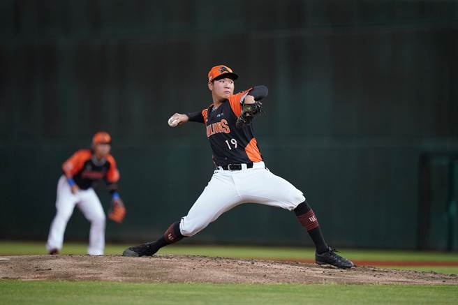 统一狮队投手古林睿炀在官办热身赛首战面对富邦悍将，4.1局仅被敲2安、无失分。（统一狮提供）