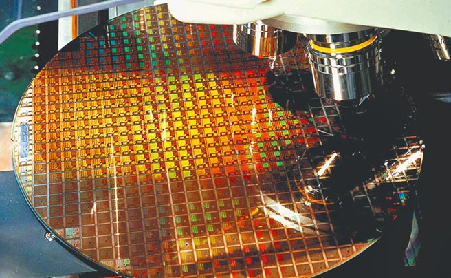 谷歌前執行長施密特指台積電對美國的國家安全至關重要。圖為台積電晶圓廠8吋廠房生產線。（台積電提供）