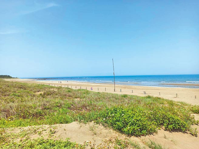 新北市淡水沙崙海水浴场现况图。（新北经发局提供）