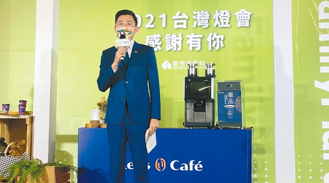 新竹市长林智坚25日强调，灯会停办是为了守护台湾人的健康，他不后悔，但相关灯展是一定要延续下去的，「新竹光临艺术节」7月见。（陈育贤摄）