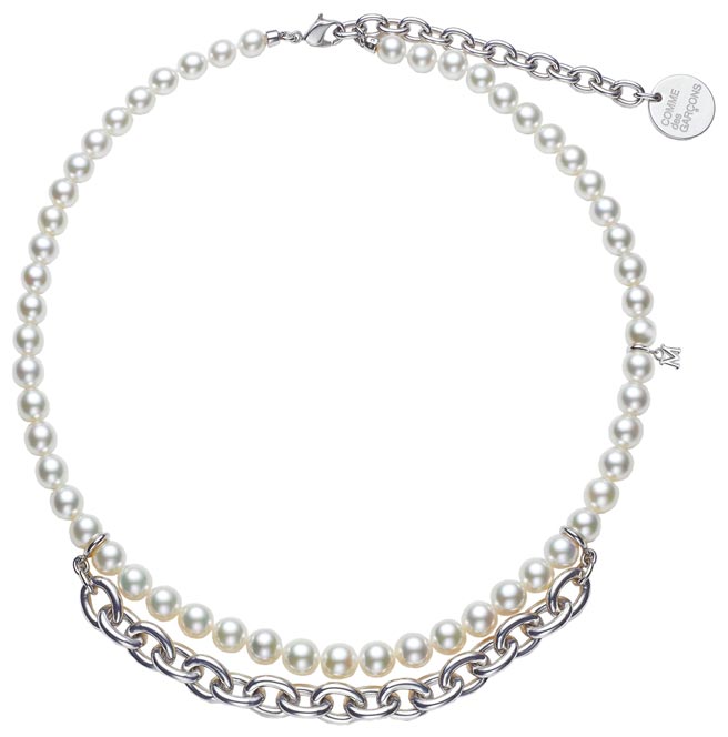MIKIMOTO COMMES des GARCONS联名款珍珠串炼，19万9000元。势不可挡（MIKIMOTO提供）