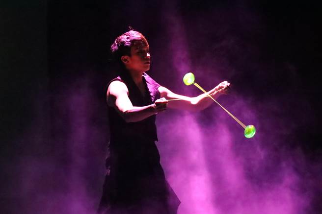 丽宝乐园推出「超视觉魔幻秀」入园就能欣赏。（陈淑娥摄）