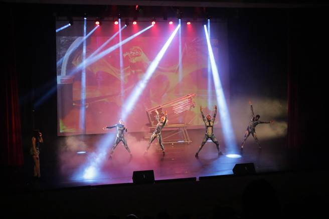 凡60岁以上或3-6岁儿童，购票买1送1，适合三代同堂出游。（陈淑娥摄）