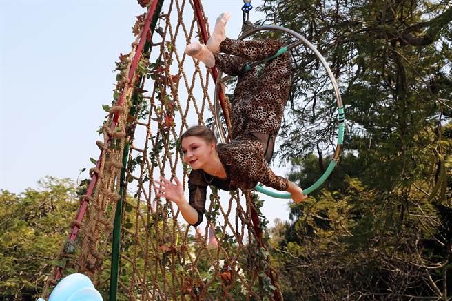 丽宝乐园还有大小朋友最喜爱的花车游行。（陈淑娥摄）