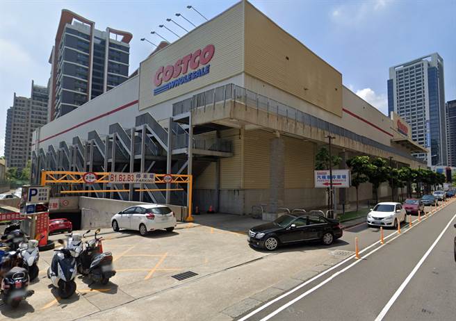 好市多外墙惊见楼梯接龙，真实用途超级重要。（图／翻摄自好市多商品经验老实说）