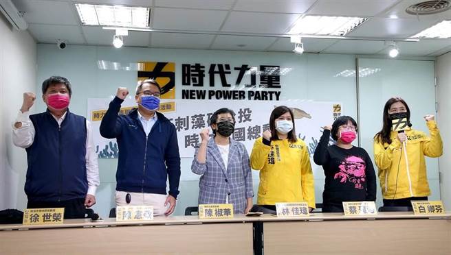 时代力量和环团举行「衝刺藻礁公投 时力全国总动员」记者会。（赵双杰摄）
