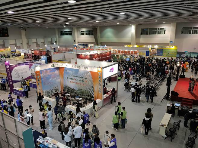 大学博览会今日起连续两天在台北、台中与高雄三地同步举行。（李侑珊摄）